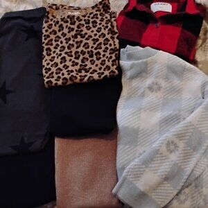 Bundle of Girls Size 6/7 Old Navy Tops and Flare Leggings